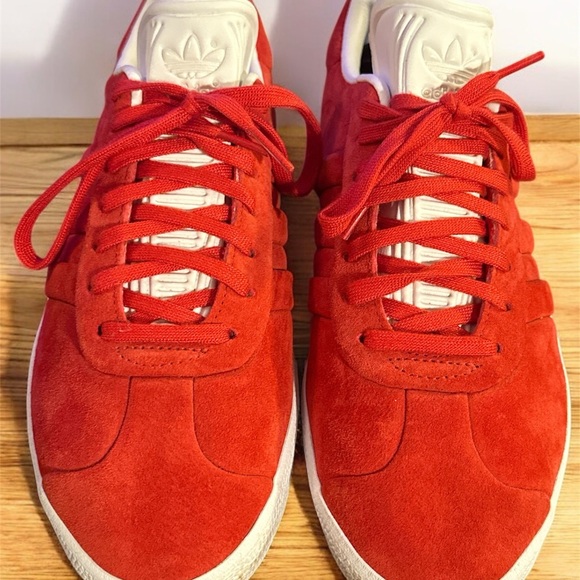 Size 7.5 Men’s Women’s Size 9 Unisex - adidas Gazelle Stitch And Turn Red